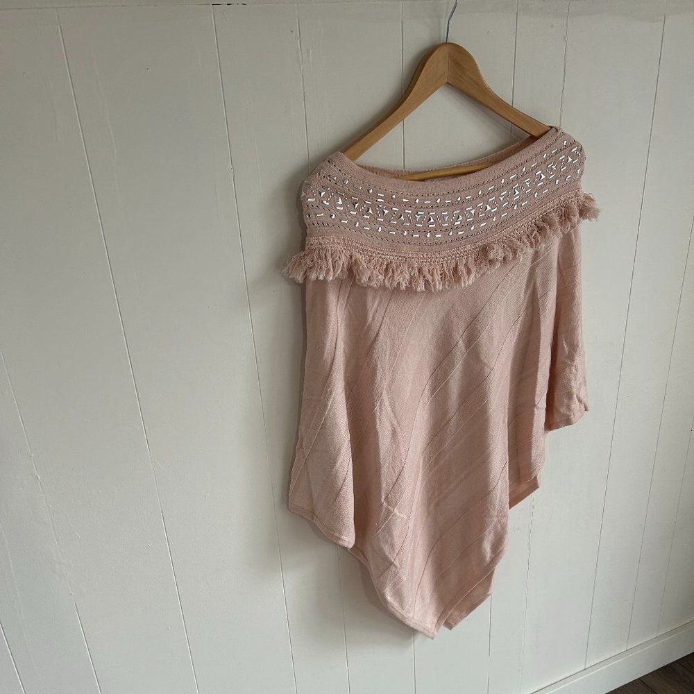 Beautiful Poncho - Picture 6 of 8